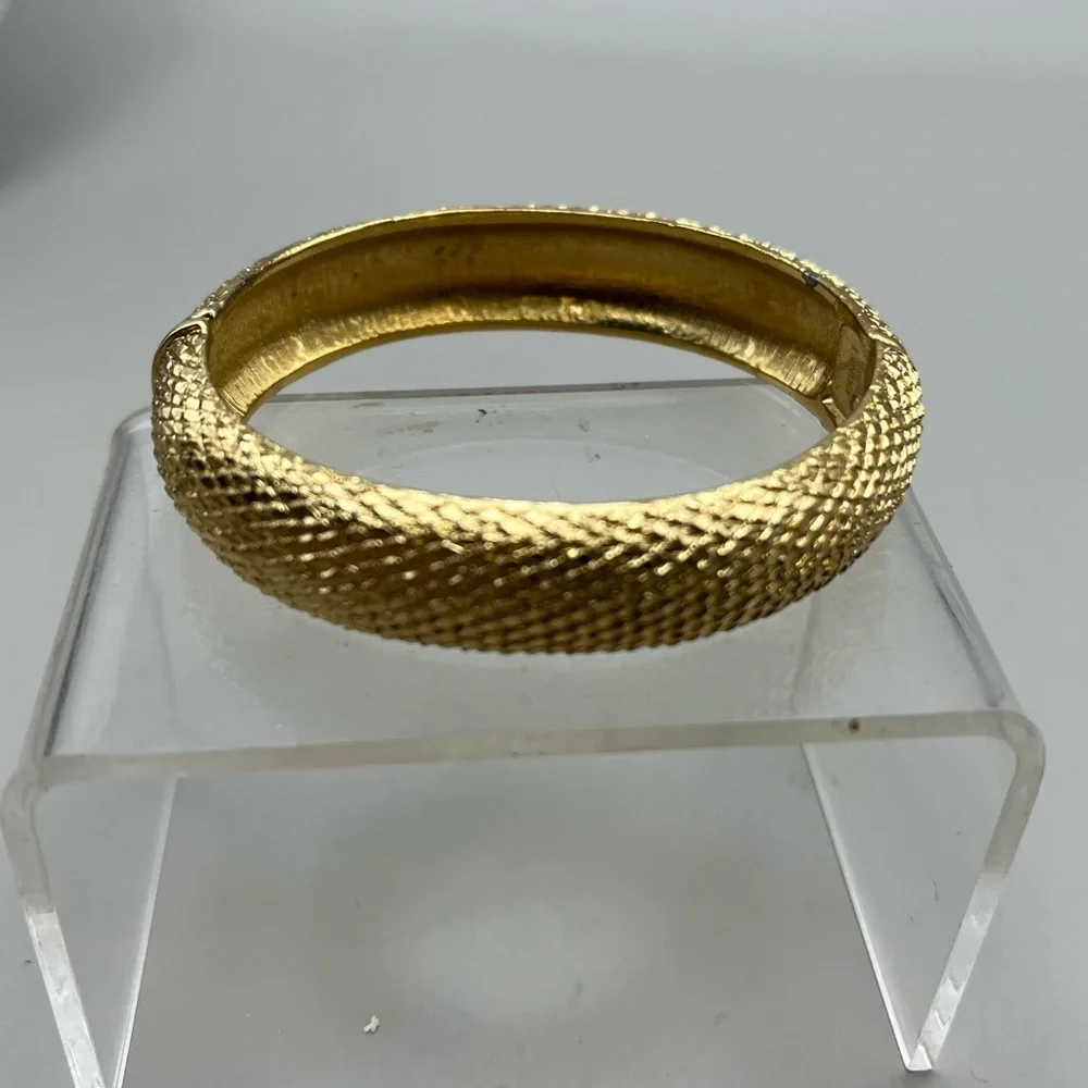 Elegant Gold Tone Textured Bracelet